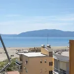 Beach Side Comfort Flat 5