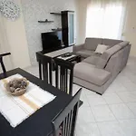 Beach Side Comfort Flat 5