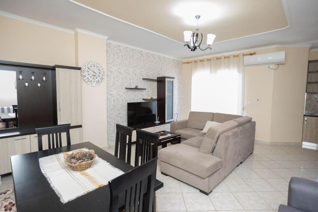 Side Comfort Flat 5 * Vlorë